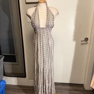 Chic Backless Halter Dress in Cream and Gray